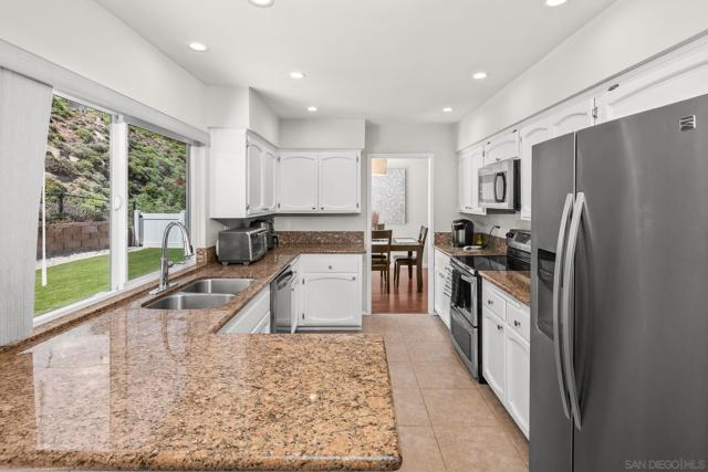 17078 Matinal Rd, San Diego CA: https://media.crmls.org/mediaz/d02a3c98-6122-42fd-becf-6fc659cc7fc5.jpg