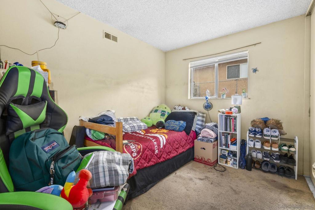 https://media.crmls.org/mediaz/d02a6584-6528-443b-9ad1-cb2d82830853.jpg?preset=X-Large