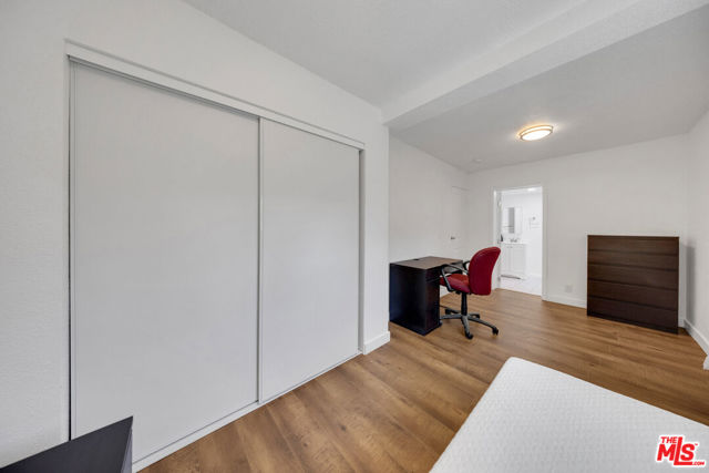 1286 W 39th Place, Los Angeles CA: https://media.crmls.org/mediaz/d02b06ca-e9ca-4bb1-8028-190d5b512632.jpg