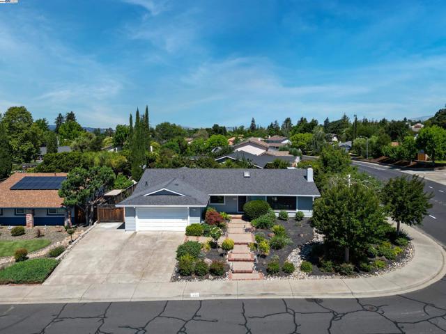 1492 Windsor Way, Livermore CA: https://media.crmls.org/mediaz/d02b1dd5-2a1e-4fdf-934b-84b0e3390762.jpg