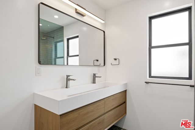 3940 Huron Avenue, Culver City CA: https://media.crmls.org/mediaz/d02b5d97-7443-4004-a224-1f547aed8428.jpg