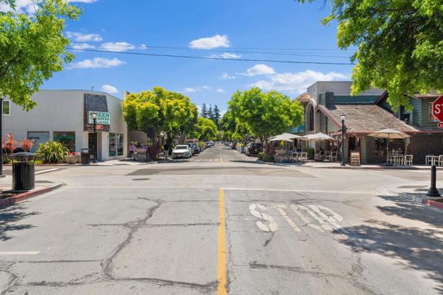 17 Oak Street, Los Altos CA: https://media.crmls.org/mediaz/d02b788d-c23c-4299-906e-9c1fdcc2ae00.jpg