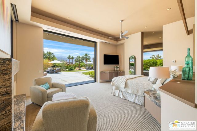 4 Paradise Cove Court, Rancho Mirage CA: https://media.crmls.org/mediaz/d02b86f0-4292-485a-b75f-b28fead9f803.jpg