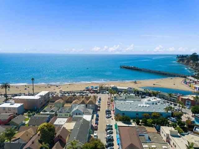 208 Capitola Avenue, Capitola CA: https://media.crmls.org/mediaz/d02b9b90-1706-4a48-8134-5443463f5c7e.jpg