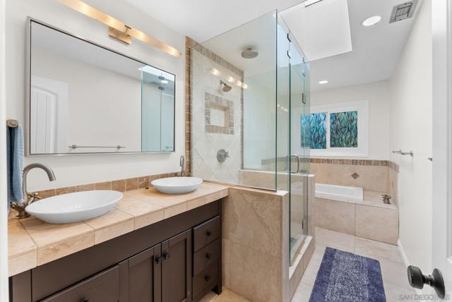 925 Moody Dr, Escondido CA: https://media.crmls.org/mediaz/d02bd6da-3e61-48ac-b974-950245c476b6.jpg