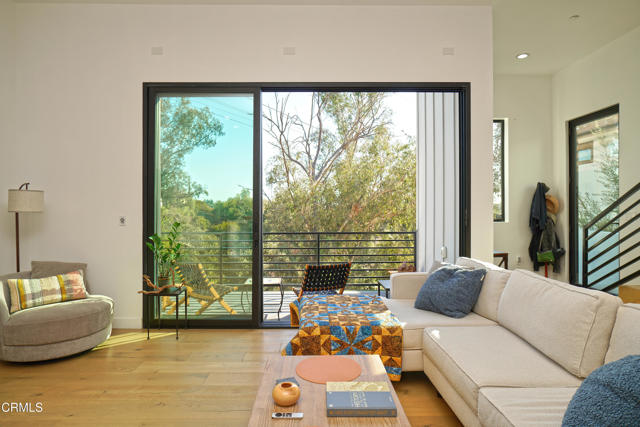 Detail Gallery Image 8 of 41 For 6565 Pickwick St, Los Angeles,  CA 90042 - 3 Beds | 3/1 Baths