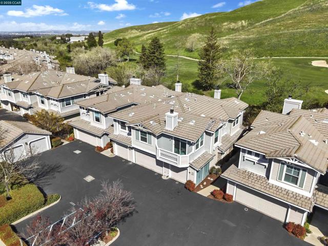 4605 Keller Ridge Dr, Clayton CA: https://media.crmls.org/mediaz/d02caeef-e642-4c59-b6fb-878e13eb0388.jpg