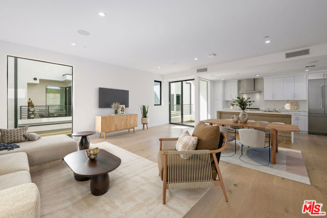 741 N Gramercy Place, Los Angeles CA: https://media.crmls.org/mediaz/d02ccaca-3756-4e3e-bde1-b56325d9ea15.jpg