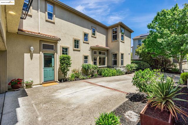 548 Gabriel Ct, Walnut Creek CA: https://media.crmls.org/mediaz/d02d906f-b561-4e46-975a-f13fd890d273.jpg
