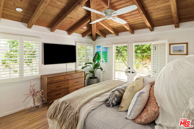 8421 Kirkwood Drive, Los Angeles CA: https://media.crmls.org/mediaz/d02df9f6-9948-4a13-abd7-cf88f7324469.jpg