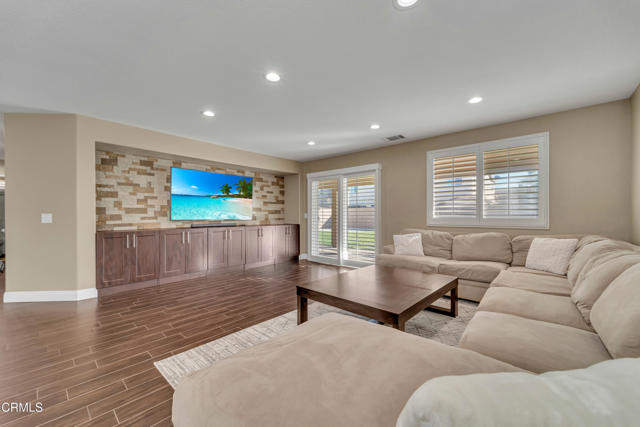 Detail Gallery Image 9 of 36 For 6134 Still Meadow Ln, Lancaster,  CA 93536 - 3 Beds | 2 Baths