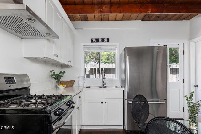 1807 New York Drive, Altadena CA: https://media.crmls.org/mediaz/d02e4a08-a3bd-4d0d-9565-eca412f3001f.jpg