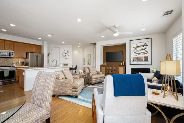 374 Terra Vita, Palm Springs CA: https://media.crmls.org/mediaz/d02f4f48-64a9-478e-9482-5d1864de0585.jpg