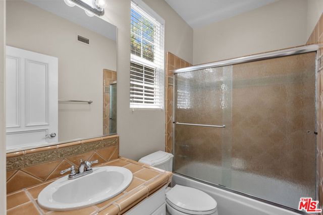 638 Oak Tree Court, Simi Valley CA: https://media.crmls.org/mediaz/d02fd9ac-6217-4c41-b523-ebbd64cd5046.jpg