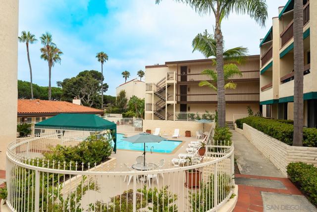 6333 La Jolla Blvd, La Jolla CA: https://media.crmls.org/mediaz/d02ff0b2-d4c7-4c76-bd78-48e462de4baa.jpg