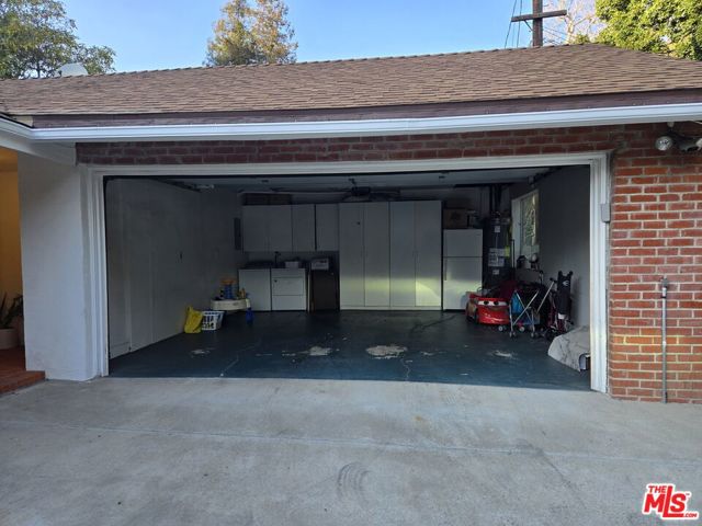 1481 Benedict Canyon Drive, Beverly Hills CA: https://media.crmls.org/mediaz/d030089b-9f84-4630-92ba-519a69bedcf5.jpg
