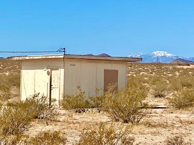 2424 Maize Road, 29 Palms CA: https://media.crmls.org/mediaz/d03013b7-bec8-4d4b-857d-5568ea0fcc26.jpg