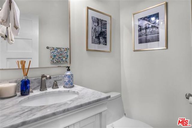 420 S Broadway, Redondo Beach CA: https://media.crmls.org/mediaz/d03034bf-0855-4695-b9f9-765c3a43b856.jpg