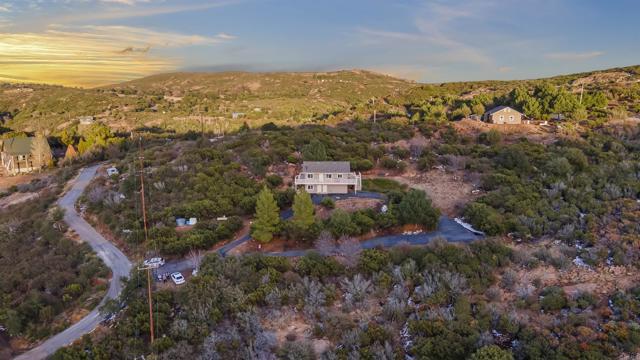 35465 Sunset Lane, Julian CA: https://media.crmls.org/mediaz/d030632a-3a0b-495d-873f-63b220e57e7b.jpg