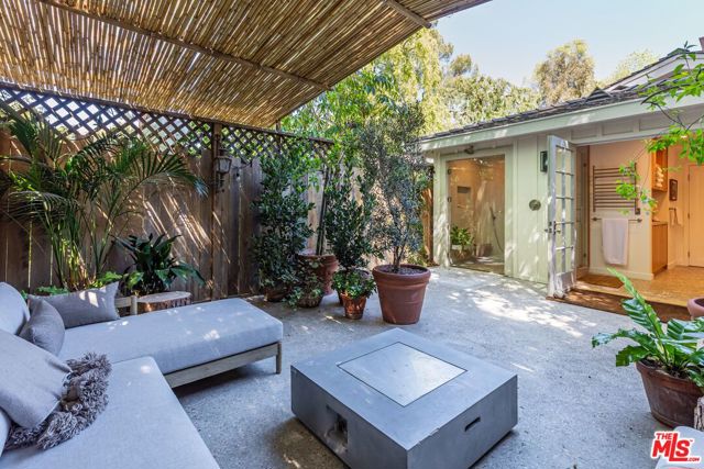 Image 24 of 41 For 2854 Roscomare Road