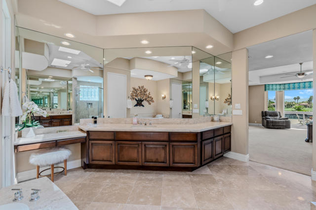 38-49568 Via Conquistador-23