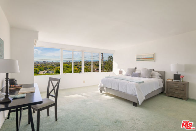 810 Franklin Street, Santa Monica CA: https://media.crmls.org/mediaz/d03103d8-cf2c-4a95-9ddf-408ecbee4c1c.jpg