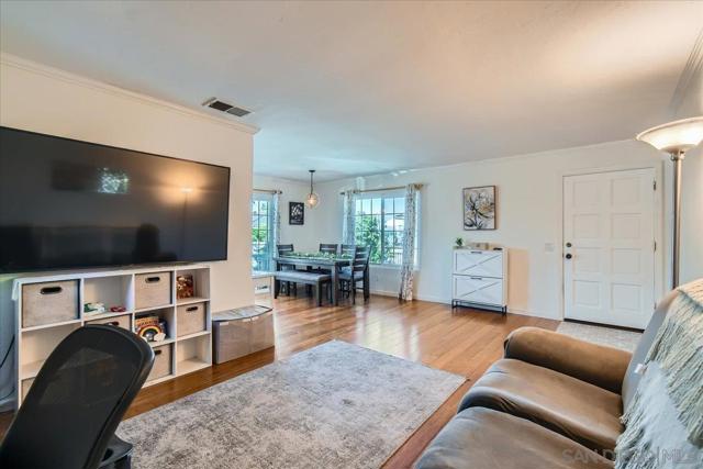 8753 Crossway Ct, Santee CA: https://media.crmls.org/mediaz/d031823b-7749-4214-b647-0c7cfbb20273.jpg