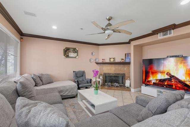 10394 Valley Waters Dr, Spring Valley CA: https://media.crmls.org/mediaz/d03188fb-6871-4193-abcc-6b65a37d0308.jpg