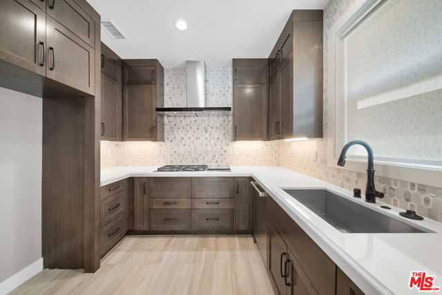 20517 W Deer Grass Court, Porter Ranch CA: https://media.crmls.org/mediaz/d0318ede-fdb9-4f16-84c9-e2e277556bb0.jpg