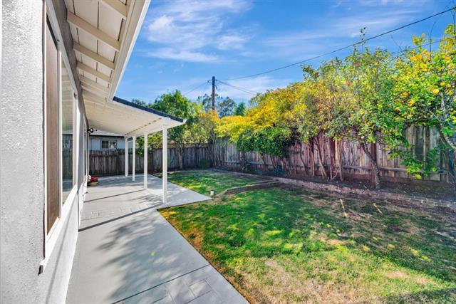 20 Queen Anne Court, Millbrae CA: https://media.crmls.org/mediaz/d032262c-d7c7-4415-ad0c-d7002dc85ccb.jpg