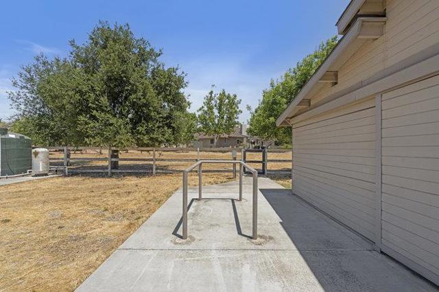 5636 Sundown Lane, Tres Pinos CA: https://media.crmls.org/mediaz/d0336beb-2993-4d9e-8906-86014cebf83c.jpg