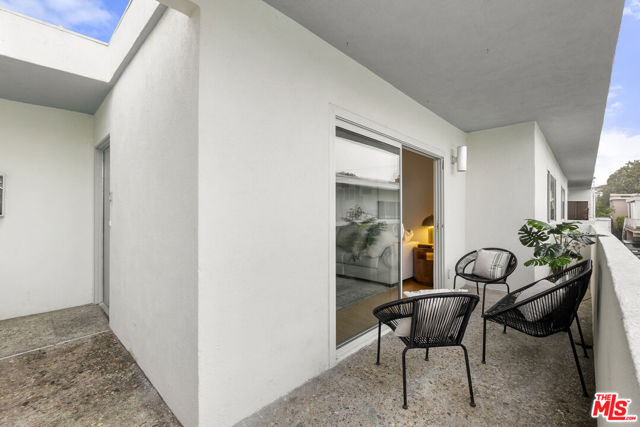 1447 Stanford Street, Santa Monica CA: https://media.crmls.org/mediaz/d0336ccf-059d-4bf7-a1f6-f7a7f3ab8380.jpg