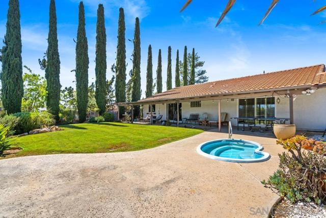 17109 Cloudcroft Dr, Poway CA: https://media.crmls.org/mediaz/d033bd52-1d8e-499d-86ca-01a8c43d902e.jpg