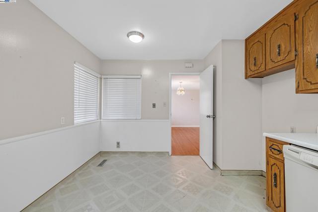 Image 11 of 33 For 1560 Vining Dr
