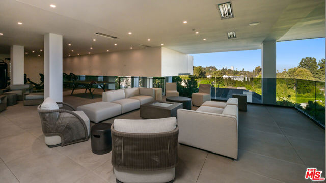 1140 Summit Drive, Beverly Hills CA: https://media.crmls.org/mediaz/d036eb22-2c2b-4248-a1cc-481404ab8ab0.jpg