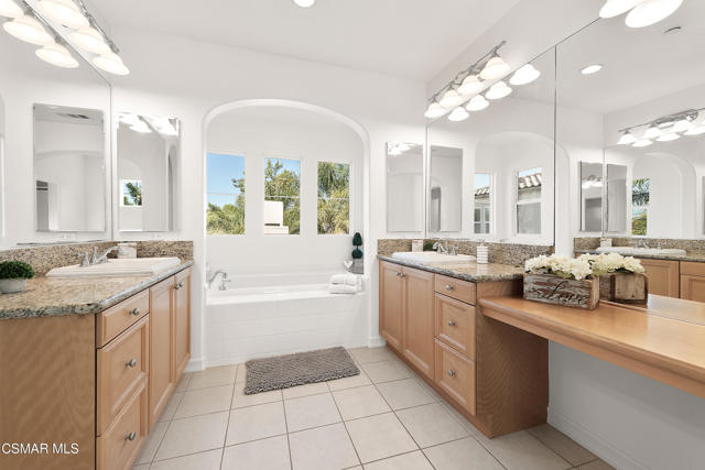 13290 Red Bird Court, Moorpark CA: https://media.crmls.org/mediaz/d036efb0-f582-467f-9178-7971d7c452c2.jpg