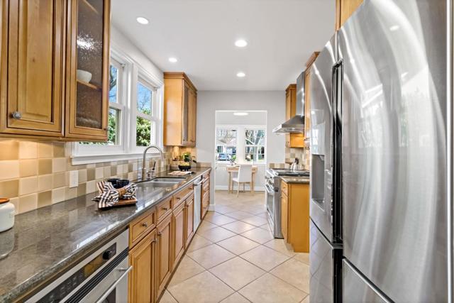 847 Willow Glen Way, San Jose CA: https://media.crmls.org/mediaz/d037348d-d842-47ac-8cbb-a15c3c881c2f.jpg