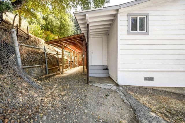 75 Kilkare Rd, Sunol CA: https://media.crmls.org/mediaz/d037a2ae-bceb-4b5b-9396-d3023be6fc64.jpg