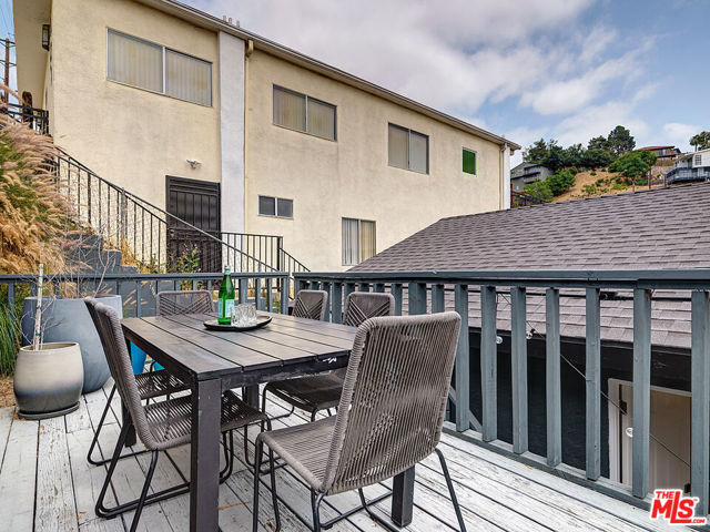 422 W Avenue 37, Los Angeles CA: https://media.crmls.org/mediaz/d037c660-f554-42f7-9a06-bccd2a425078.jpg