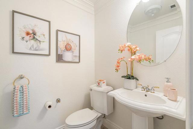 310 Via Vaquero Norte, San Juan Bautista CA: https://media.crmls.org/mediaz/d0386c99-d04c-4898-9944-8cc15e713f6b.jpg