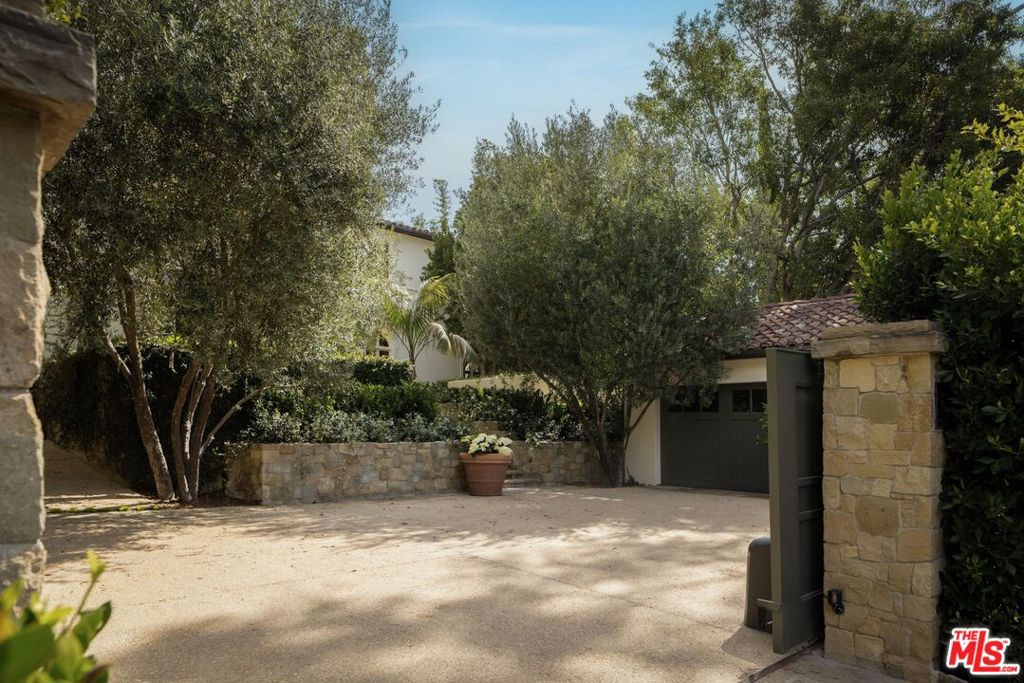 1168 N Doheny Drive