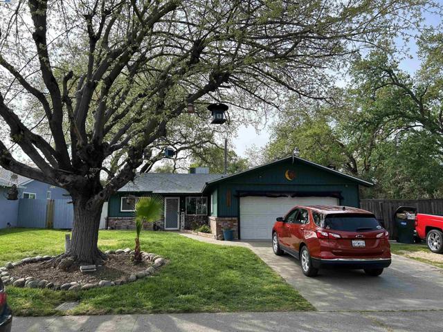 5913 Woodleigh Dr, Carmichael CA: https://media.crmls.org/mediaz/d039b7fb-bd0b-497f-bd8c-c94eab5532b3.jpg