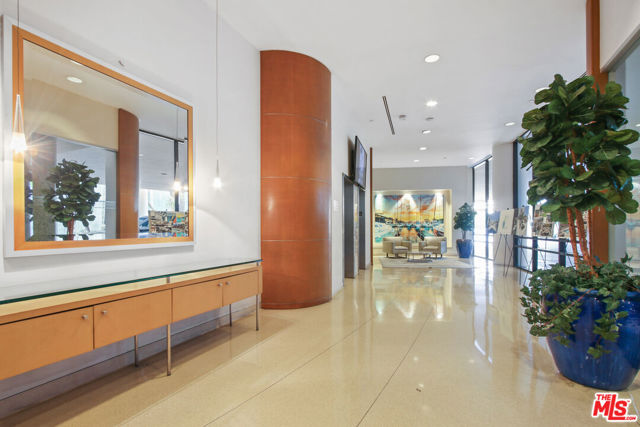 4316 Marina City Dr, Marina del Rey CA: https://media.crmls.org/mediaz/d039bd98-d13b-4162-93d4-725ea9381d06.jpg