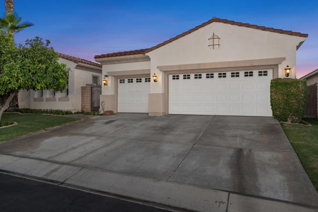 44865 Via Alondra, La Quinta CA: https://media.crmls.org/mediaz/d03a3e96-ae7f-433f-ac05-f945356621ca.jpg