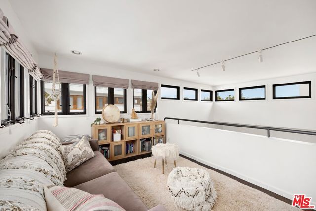505 Pier Avenue, Santa Monica CA: https://media.crmls.org/mediaz/d03a8696-9f02-41eb-903f-b924c8aebed5.jpg