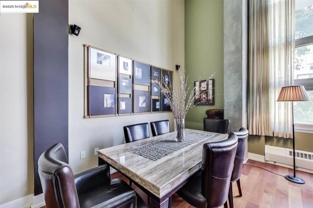 311 Oak St, Oakland CA: https://media.crmls.org/mediaz/d03b412a-33b1-4af4-ae88-678269b978d0.jpg