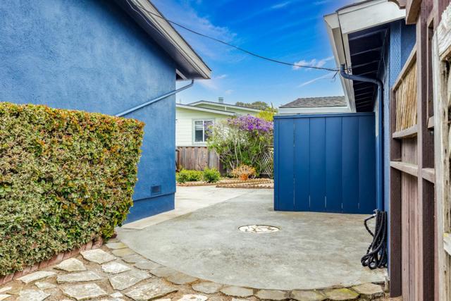 232 Peninsula Drive, Marina CA: https://media.crmls.org/mediaz/d03cd9fe-613a-4122-82c2-7dbef06226fd.jpg