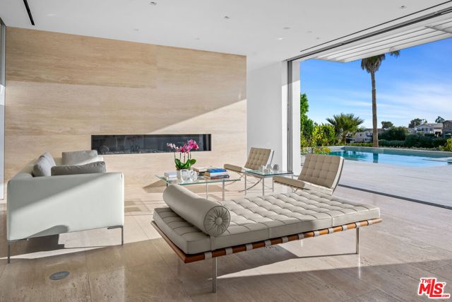 623 Alma Real Drive, Pacific Palisades CA: https://media.crmls.org/mediaz/d03ce386-5a2c-4268-a4bc-4c128d07e4f2.jpg