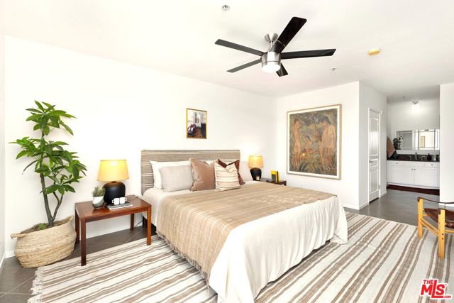 7320 Hawthorn Avenue, Los Angeles CA: https://media.crmls.org/mediaz/d03cf1bb-5212-486a-b053-d81b78b41eb6.jpg