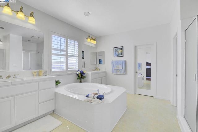200 ARDEN CT, San Ramon CA: https://media.crmls.org/mediaz/d03d7d45-1441-4adb-acdb-1c5cfd8122ad.jpg